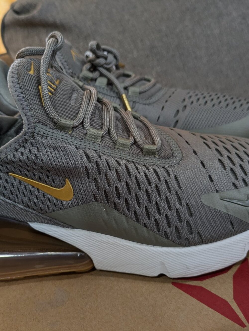 Nike Air Max 270 Women's Athletic Shoes Dark Stucco Size 6.5 Excellent Condition